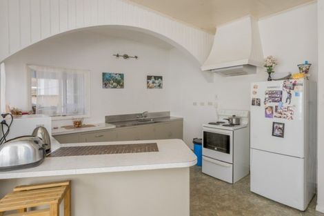 Photo of property in 88 Queenwood Road, Levin, 5510