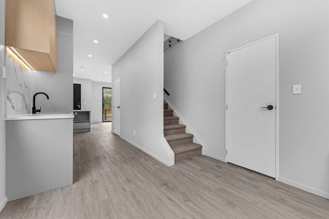 Photo of property in 2 Kama Place, Sunnynook, Auckland, 0620