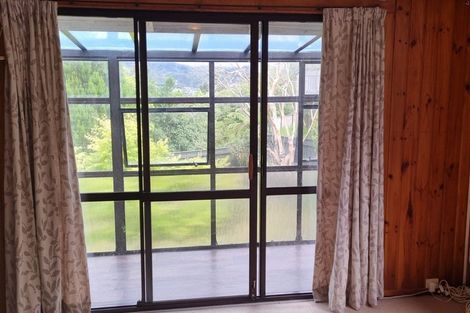 Photo of property in 13 Toporoa View, Ascot Park, Porirua, 5024