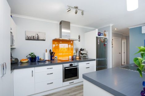 Photo of property in 4 Poplar Grove, Feilding, 4702