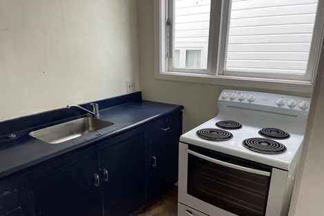 Photo of property in 10 Oriental Terrace, Mount Victoria, Wellington, 6011