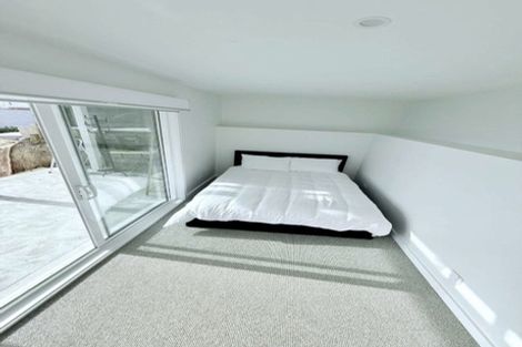 Photo of property in 174 Nevay Road, Karaka Bays, Wellington, 6022