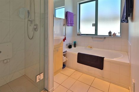 Photo of property in 1 Poinsettia Place, Henderson, Auckland, 0610