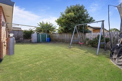 Photo of property in 37 Castlefinn Drive, Weymouth, Auckland, 2103
