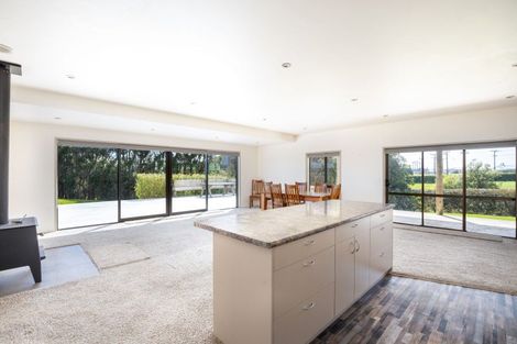 Photo of property in 2 Arthur Road, Paraite, New Plymouth, 4373