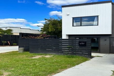 Photo of property in 1/47 Awaroa Road, Sunnyvale, Auckland, 0612