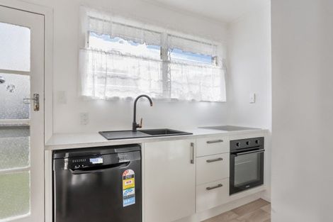 Photo of property in 1/8 Westward Ho, Glen Eden, Auckland, 0602