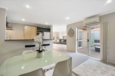 Photo of property in 18 Villino Place, Randwick Park, Auckland, 2105