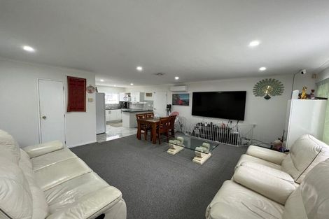 Photo of property in 1/11 Kirklow Place, Goodwood Heights, Auckland, 2105