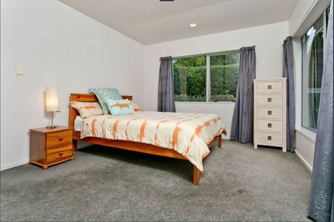 Photo of property in 2/79 Ocean View Road, Hillcrest, Auckland, 0627