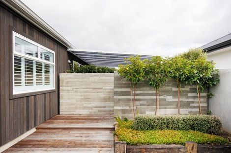 Photo of property in 48 Memorial Drive, Hokowhitu, Palmerston North, 4410