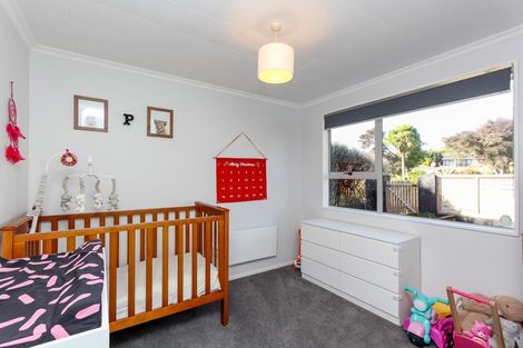 Photo of property in 5a Ambury Place, Merrilands, New Plymouth, 4312