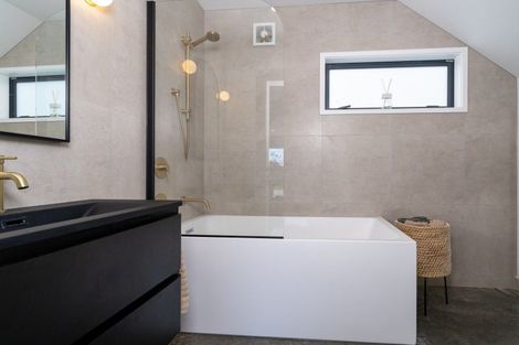 Photo of property in 2 Taeore Lane, Raglan, 3225