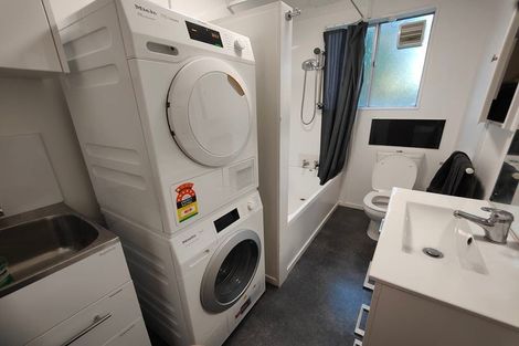 Photo of property in 2/19 Pirie Crescent, Moera, Lower Hutt, 5010