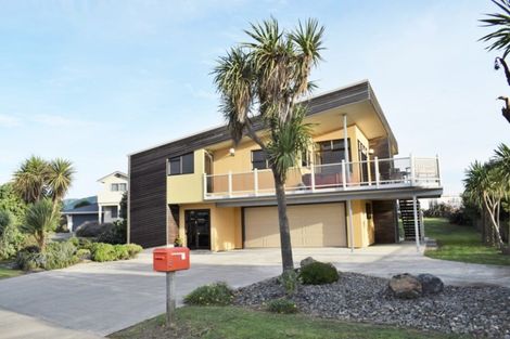 Photo of property in 3 Sylvia Way, Te Horo Beach, Otaki, 5581