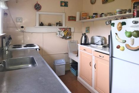 Photo of property in 3 Rimu Street, Kaka Point, 9271