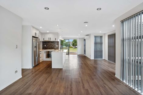 Photo of property in 17 Phar Lap Crescent, Takanini, 2112