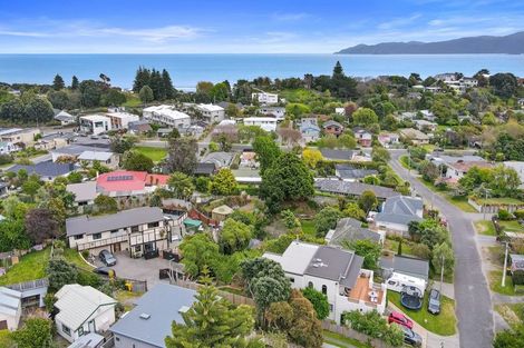 Photo of property in 12 Karaka Grove, Raumati Beach, Paraparaumu, 5032