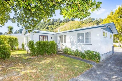 Photo of property in 14 Molloys Road, Te Marua, Upper Hutt, 5018