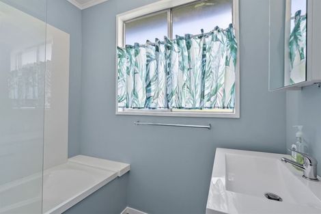 Photo of property in 2 Cornwall Crescent, Cannons Creek, Porirua, 5024