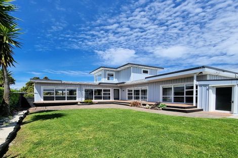 Photo of property in 92 Browns Bay Road, Rothesay Bay, Auckland, 0630