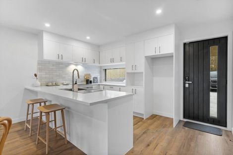 Photo of property in 2/35 Garadice Road, Rothesay Bay, Auckland, 0630