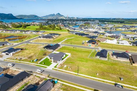 Photo of property in 21 Te Piriti Road, One Tree Point, 0118