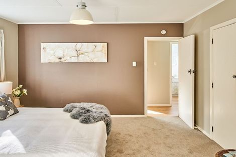 Photo of property in 61 Gloaming Hill, Titahi Bay, Porirua, 5022