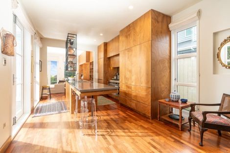 Photo of property in 69 Marine Parade, Seatoun, Wellington, 6022