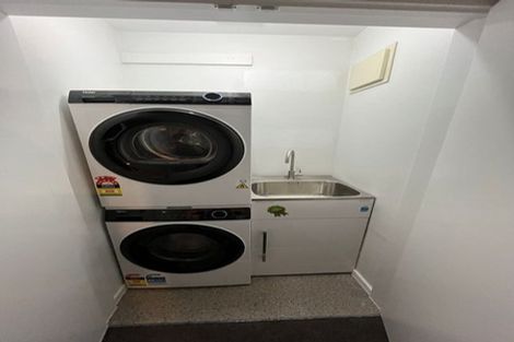 Photo of property in 46 Wynyard Crescent, Fernhill, Queenstown, 9300