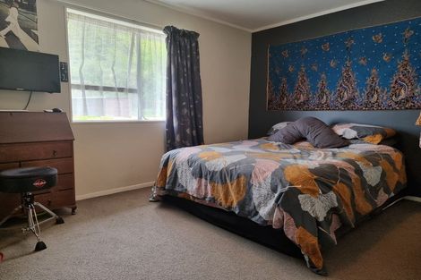 Photo of property in 69a Hartford Crescent, Totara Park, Upper Hutt, 5018