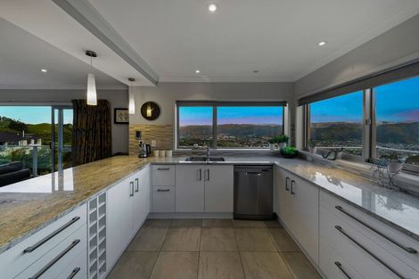 Photo of property in 34 Arahiwi Grove, Tirohanga, Lower Hutt, 5010