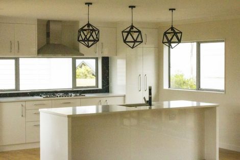 Photo of property in 4 Poto Road, Normandale, Lower Hutt, 5010