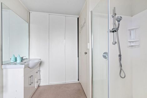 Photo of property in 22a Rewarewa Road, Te Atatu Peninsula, Auckland, 0610