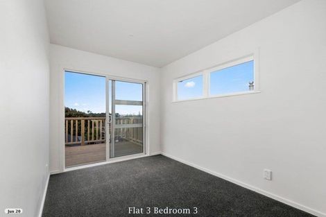 Photo of property in 3/4313 Great North Road, Glendene, Auckland, 0602