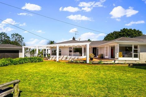 Photo of property in 33 Covil Avenue, Te Atatu South, Auckland, 0610