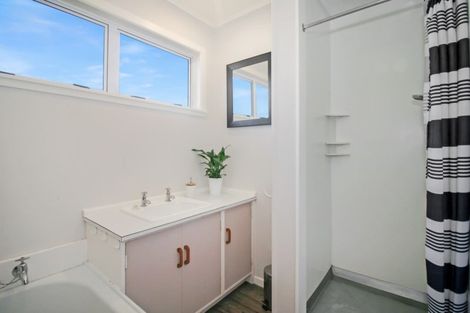 Photo of property in 3b Montana Place, Merrilands, New Plymouth, 4312