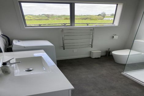 Photo of property in 42 Bream Revel Way, Karaka, Papakura, 2580