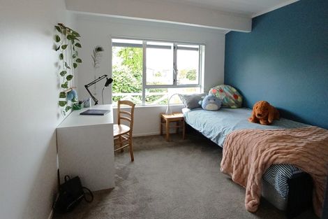 Photo of property in 8 Maygrove Drive, Orewa, 0931