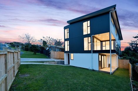 Photo of property in 64a Sungrove Rise, Sunnyvale, Auckland, 0612