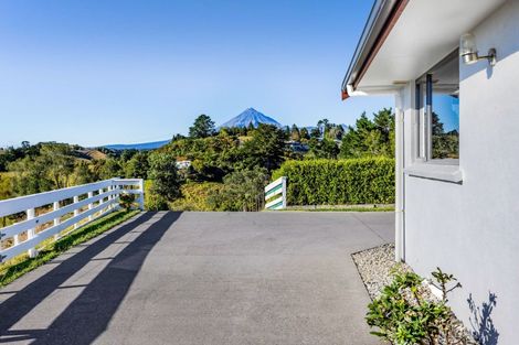 Photo of property in 90 Ridgewood Drive, Ridgewood, New Plymouth, 4371