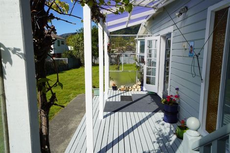 Photo of property in 6 Durham Street, Picton, 7220