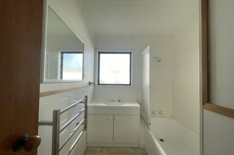 Photo of property in 1/94 Roberts Road, Te Atatu South, Auckland, 0610