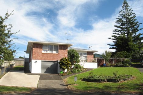 Photo of property in 17 De Thiery Place, Pakuranga Heights, Auckland, 2010