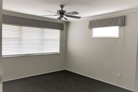 Photo of property in 30 Convair Crescent, Mangere, Auckland, 2022