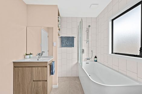 Photo of property in 8 Lasque Place, Glen Eden, Auckland, 0602