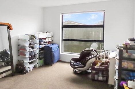 Photo of property in 60a Stewart Drive, Newlands, Wellington, 6037