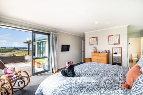 Photo of property in 137 Tuparekura Road, South Head, Helensville, 0874