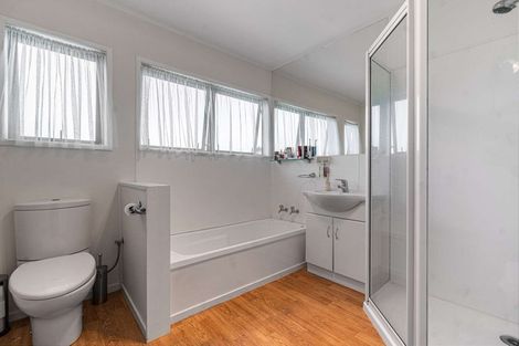 Photo of property in 563 Great South Road, Rosehill, Papakura, 2113