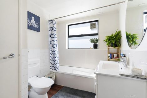 Photo of property in 566m Adelaide Road, Berhampore, Wellington, 6023